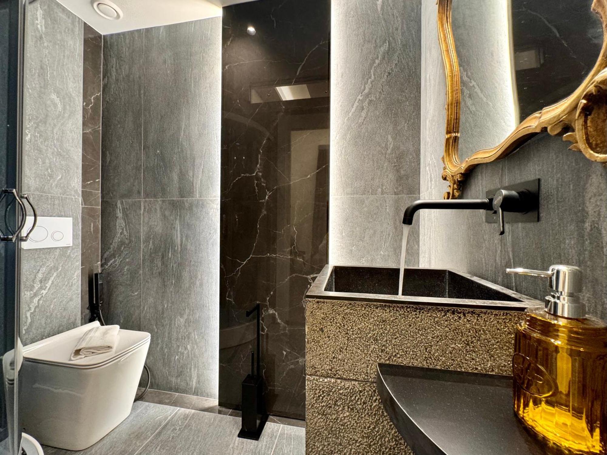 Antiqua Domus Hotel Rome Bagian luar foto
