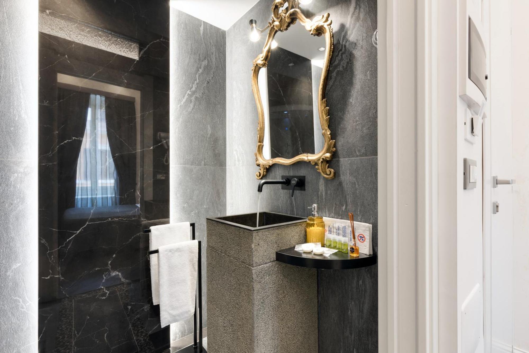 Antiqua Domus Hotel Rome Bagian luar foto