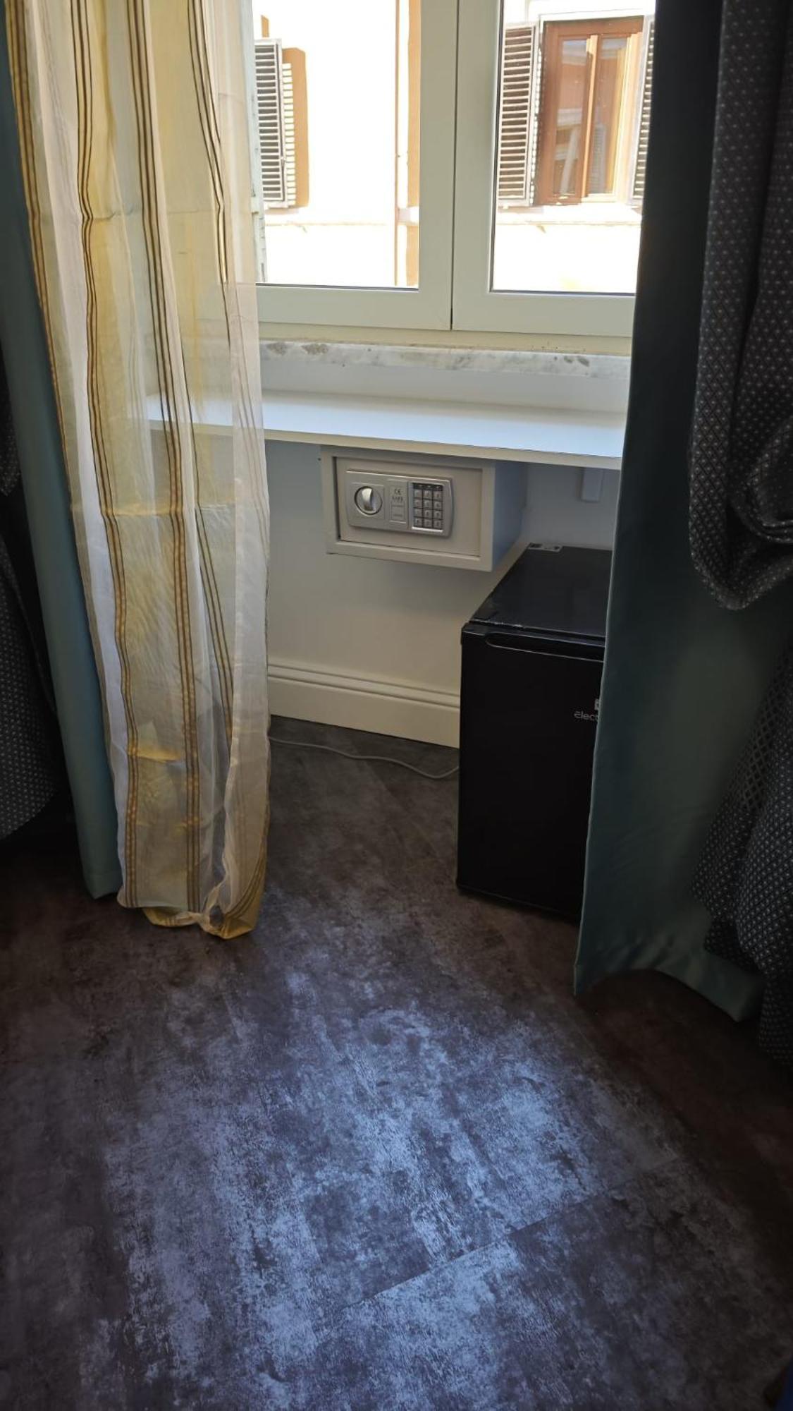 Antiqua Domus Hotel Rome Bagian luar foto